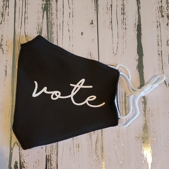 Accessories - Nwot Face Mask